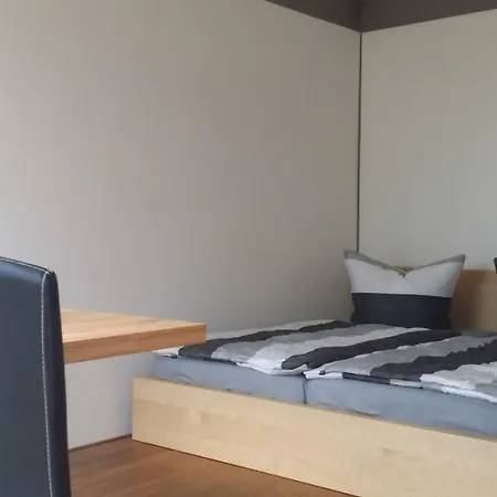 Fremdenzimmer * 皮尔纳
